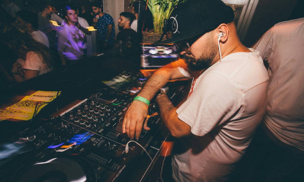 Wedding DJ Italy: Key Factors That Influence Entertainment Costs for Your Special Day